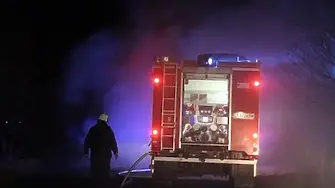 Двама пенсионери са в болница след пожар в къщата им