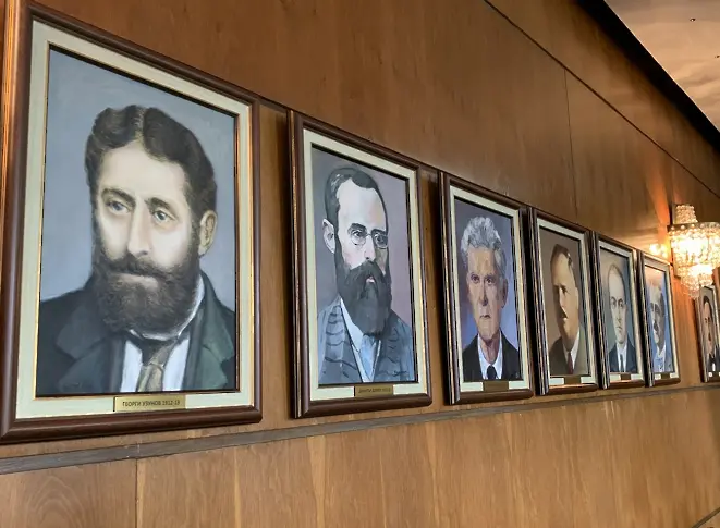 Маслени портрети представят плевенските кметове от Освобождението насам в сградата на Общината