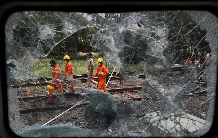 „Аз оцелях, но много около мен загинаха“: Разкази от първо лице след влаковата катастрофа в Индия