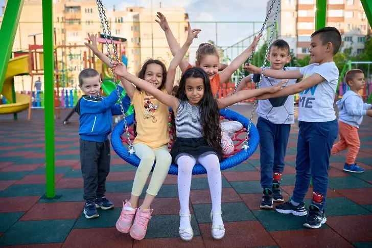За деня на детето - нова детска площадка в Севлиево