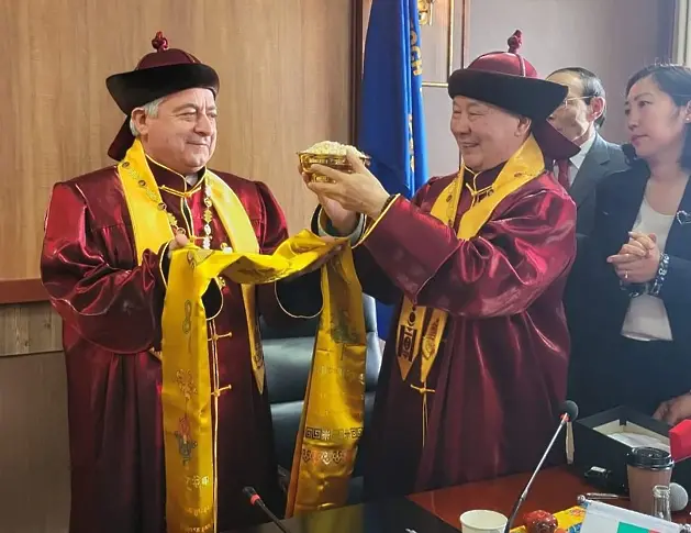 Ректорът на РУ е удостоен със званието ДХК на Университета по традиционна монголска медицина в Улан Батор