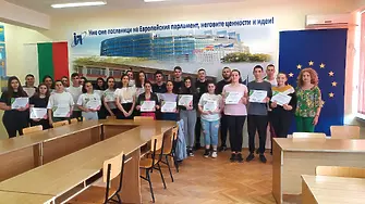 Ученици от ДФСГ „Интелект“ получиха сертификати след подготовката за проекта в Италия