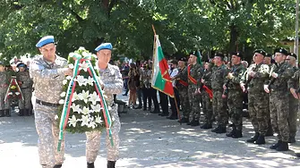 С военни почести и духов оркестър в Русе бе отбелязан Денят на Ботев 
