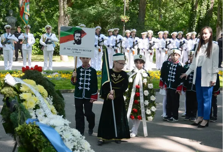 Варна почете Деня на Ботев (СНИМКИ)