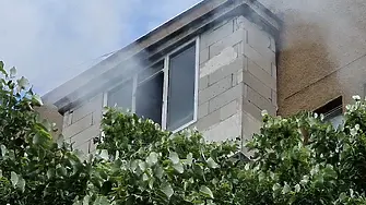 Апартамент с три деца пламна в Казанлък