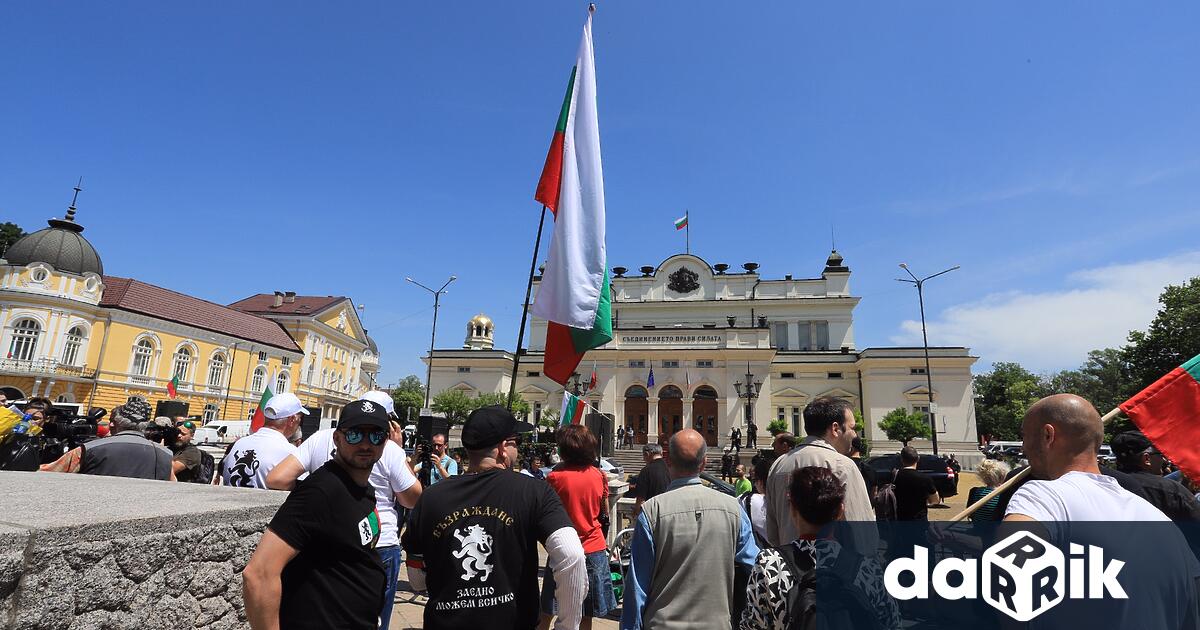 Партия Възраждане протестира пред парламента срещу правителството Денков Габриел предаде БГНЕС По рано