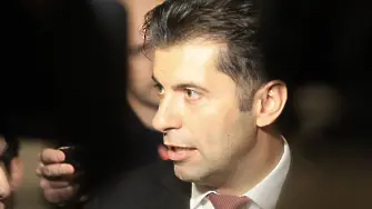 Скандал в НС: Кирил Петков нахлу в стаята на „Възраждане“ (видео)