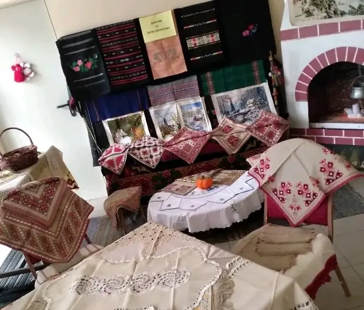 Изложба „Бабо покажи ми, научи ме“ в НЧ „Гео Милев – 1895“ с. Българене