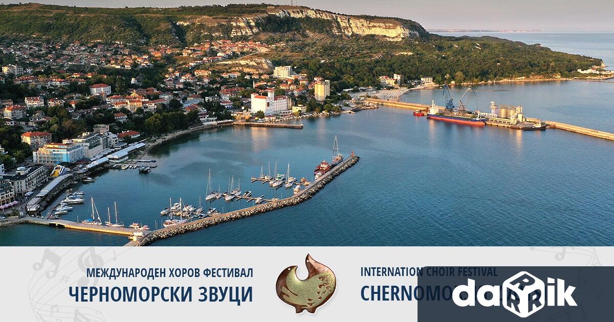 Международният хоров фестивал Черноморски звуци се провежда ежегодно в град