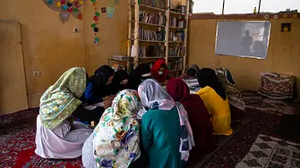 „Поради лична неприязън“. Близо 80 ученички са отровени в Афганистан