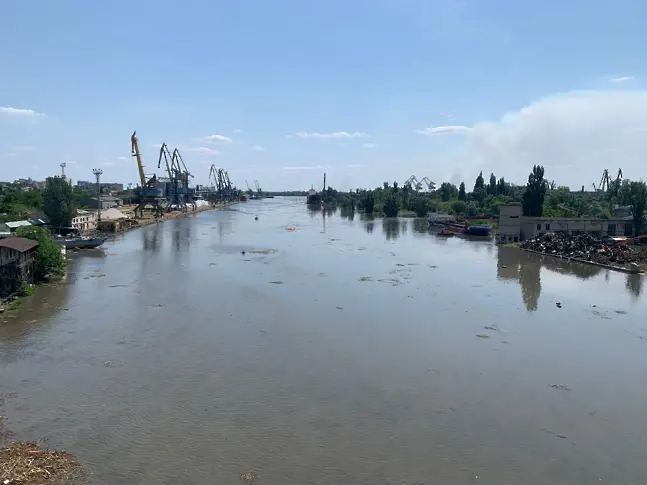 Наводнение след взрива в каховската ВЕЦ
