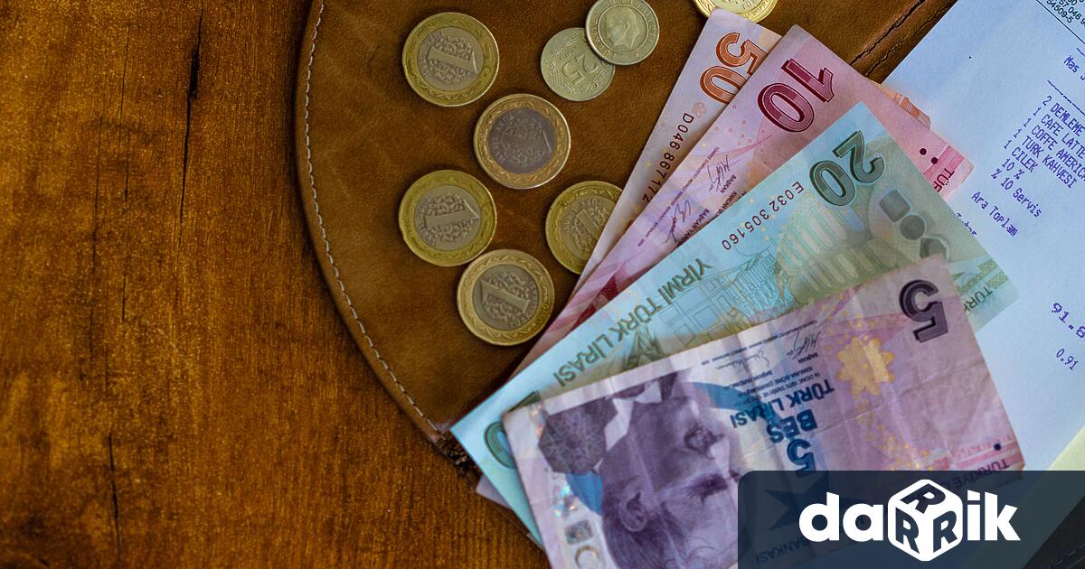 Турската лира потъна до ново дъно спрямо долара след преизбирането
