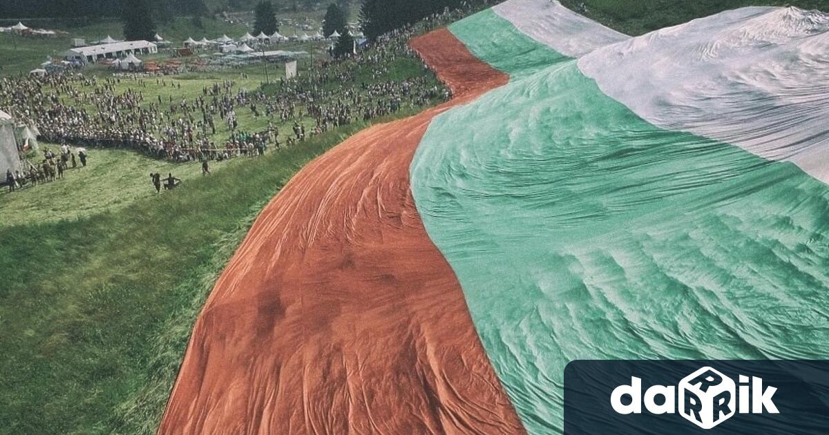 Голямото Роженско знаме от 2019 тасе превърна в 11 100 малки