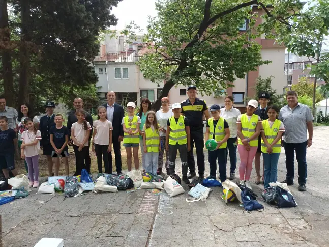 12 деца вече са „Детско полицейско управление“ след обучение в Созопол