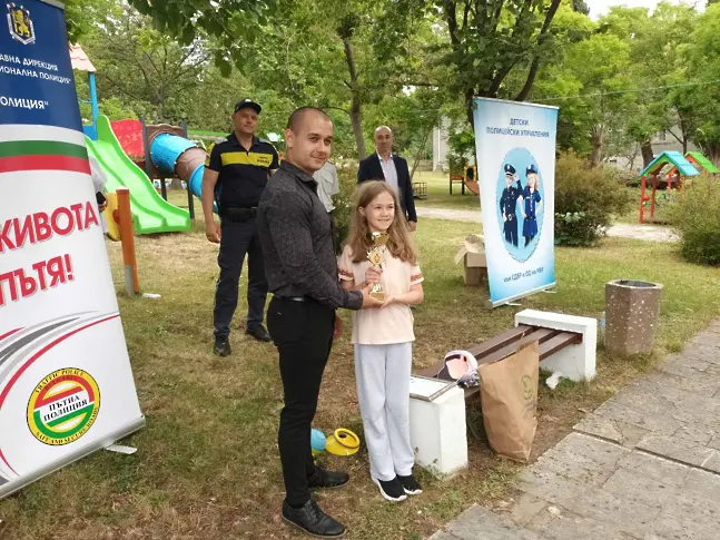 12 деца вече са „Детско полицейско управление“ след обучение в Созопол