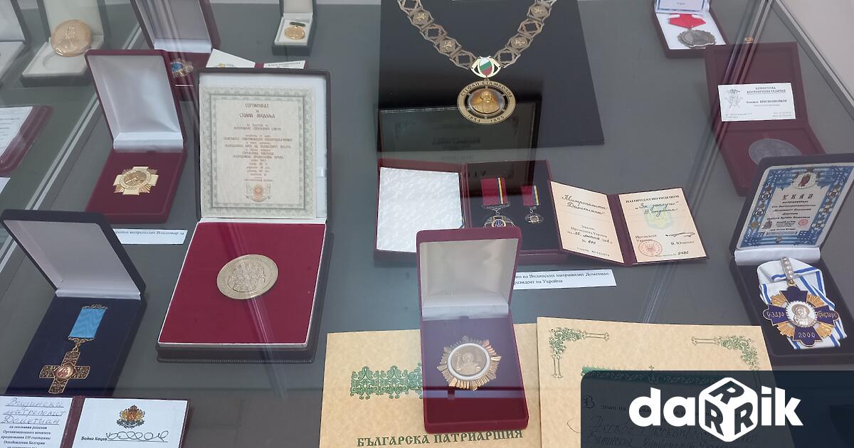 В изложбената зала на Видинския архив бе открита експозицията Отличията
