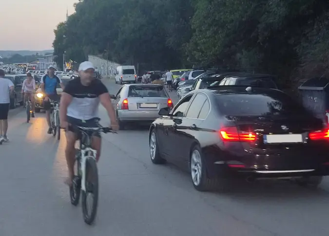Отмениха заповедта, забраняваща колите по Крайбрежната алея във Варна