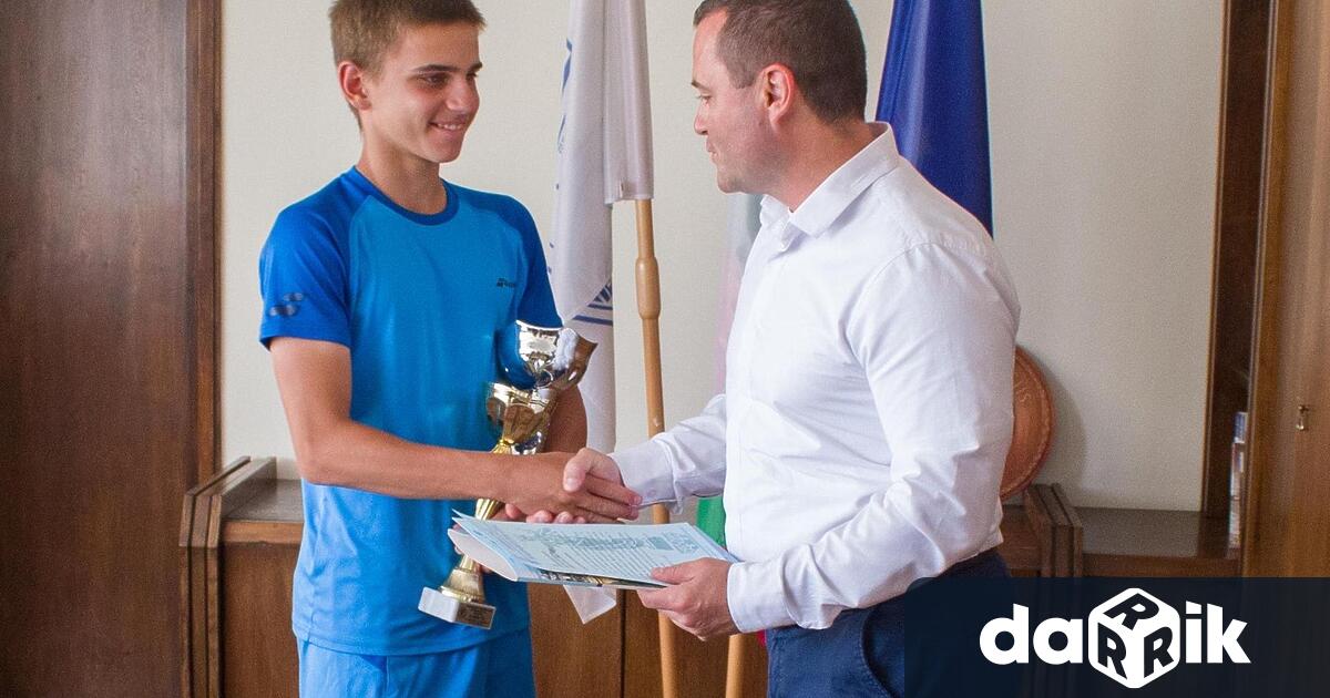 Кметът на Русе Пенчо Милков отличи днес вицешампиона по тенис