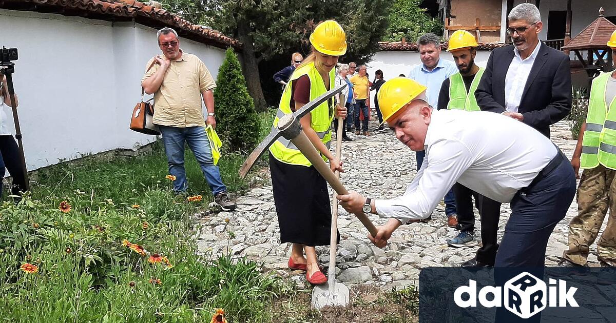 Възстановителни дейности и реставрация на емблематични обекти в Сливен започва