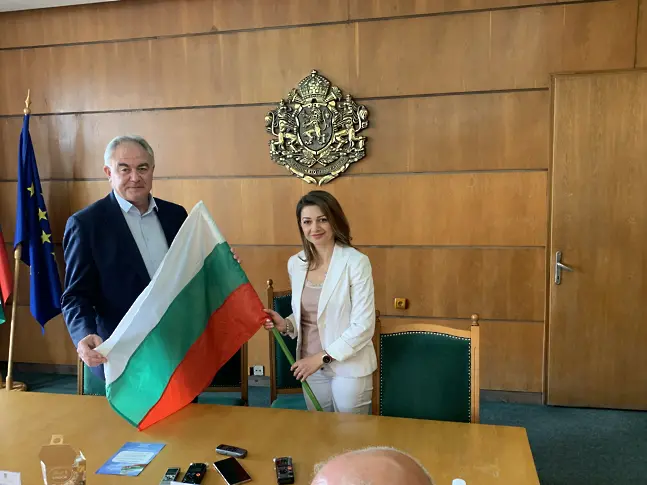 Галина Мирчева и кметът Спартански в подкрепа на националната дарителска кампания за изграждането на пилон „Рожен“