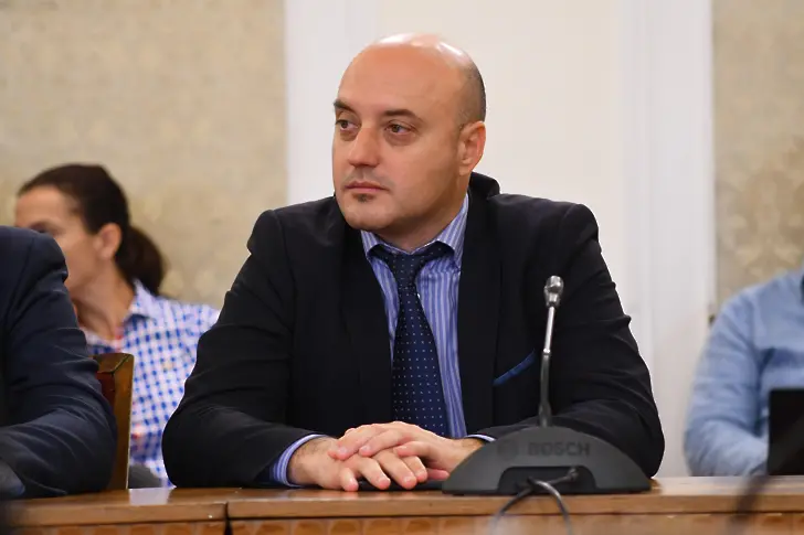 Правосъдният министър: Радев няма основание да бави освобождаването на Гешев