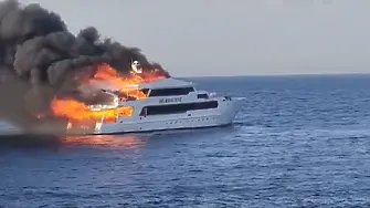 Трима британци са изчезнали след пожар на яхта в Египет (видео)