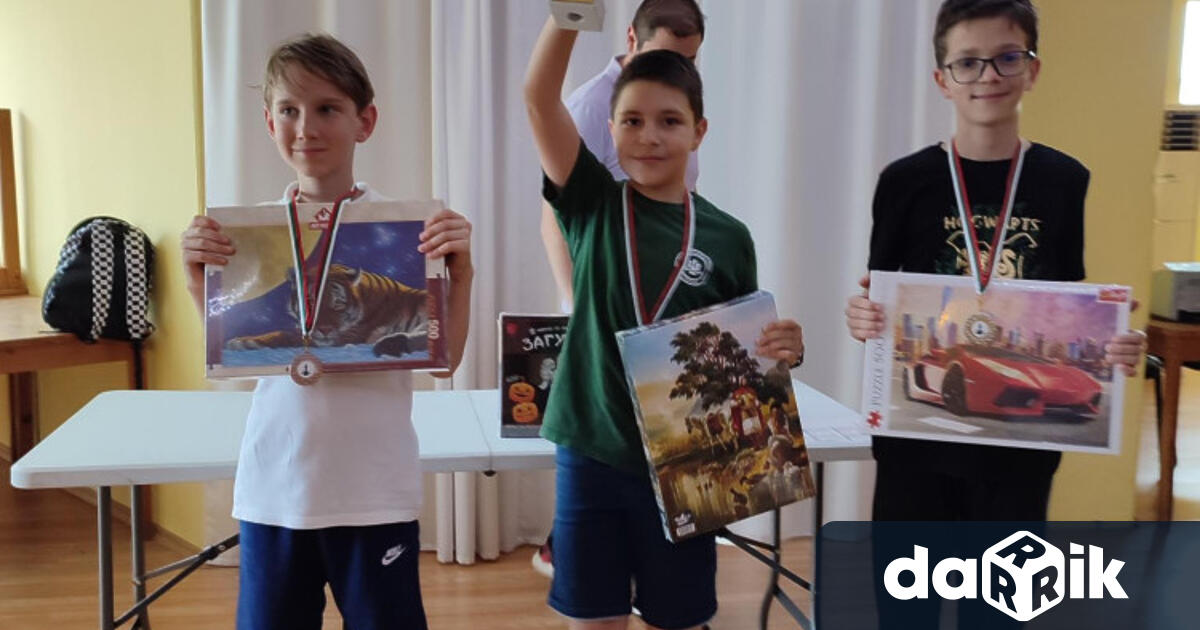 Две купи и два златни медала донесоха състезателите на Шахматен