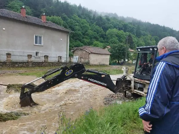 Река Лопушна преля: Обявено е частично бедствено положение в община Елин Пелин 
