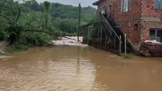 След наводненията: Водата в Етрополе остава негодна за пиене (видео и снимки) 