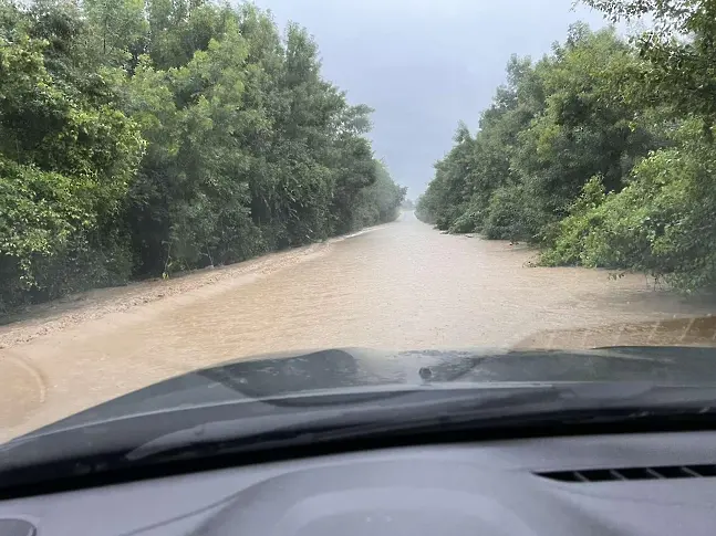 Пътят между Криводол и Враца е наводнен - има алтернативен маршрут през с.Девене