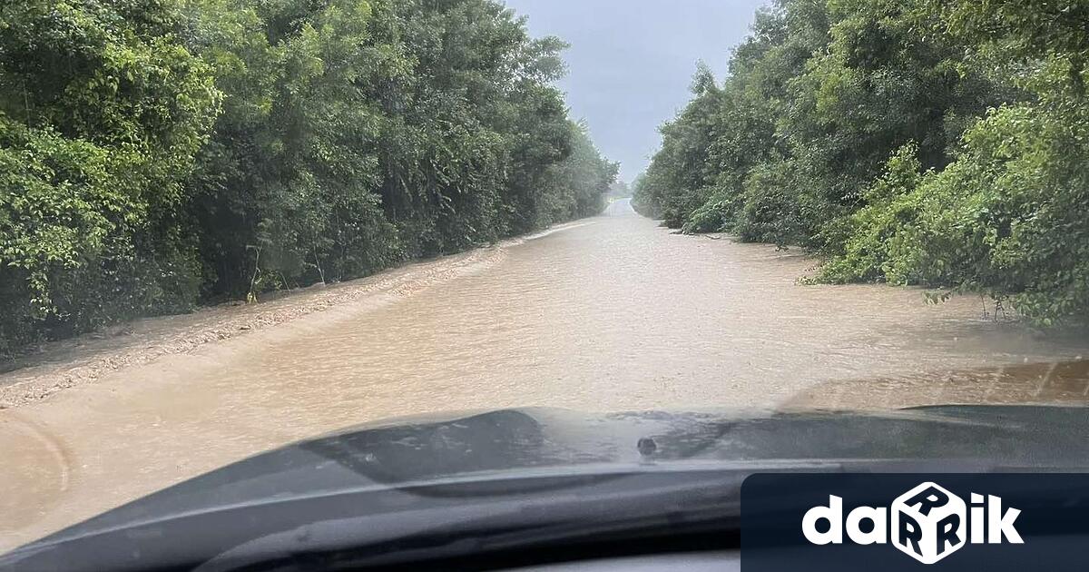 Проливният дъжд създаде затруднения на пътуващите между Враца и Криводол