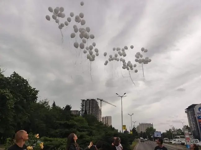 12 бели гълъба и 112 балона в памет на Валя, която загина на пешеходна пътека
