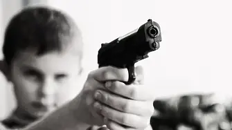 6-годишно дете се самопростреля в кола пред дома си във видинско