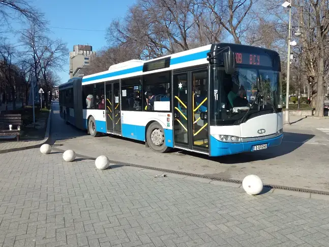 Нощни автобуси тръгват във Варна от днес