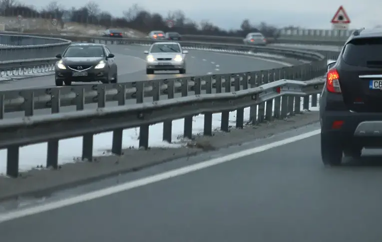 Движението при 67-и км на магистрала “Тракия“ е двупосочно в платното за Бургас