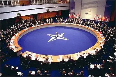 „Форин полиси“: НАТО няма добри новини за Украйна