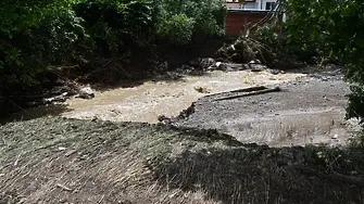Кметът на село Лиляче: Водата се оттича, но положението остава критично