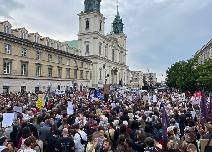 Протести за правото на аборт в Полша (видео)