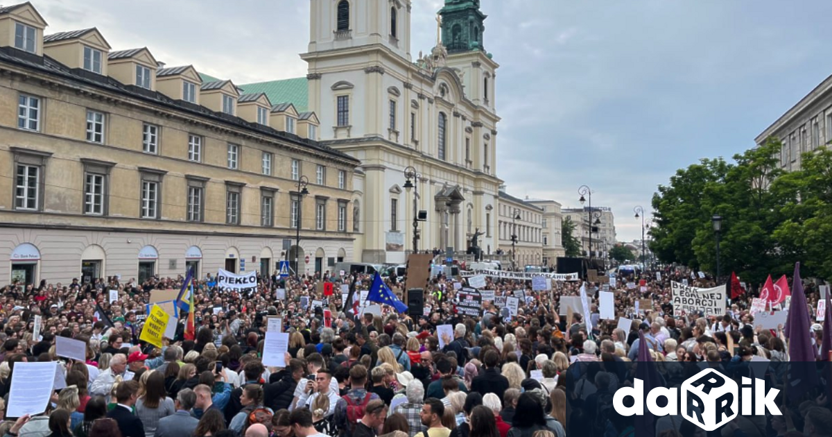 Хиляди привърженици на правото на аборт протестираха във Варшава и