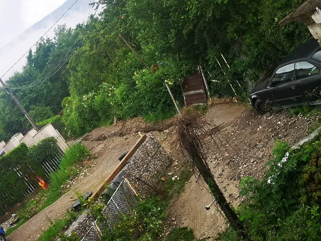 Жител на „Симеоново” пред Дарик: При всеки обилен дъжд в квартала настъпва наводнение (снимки)