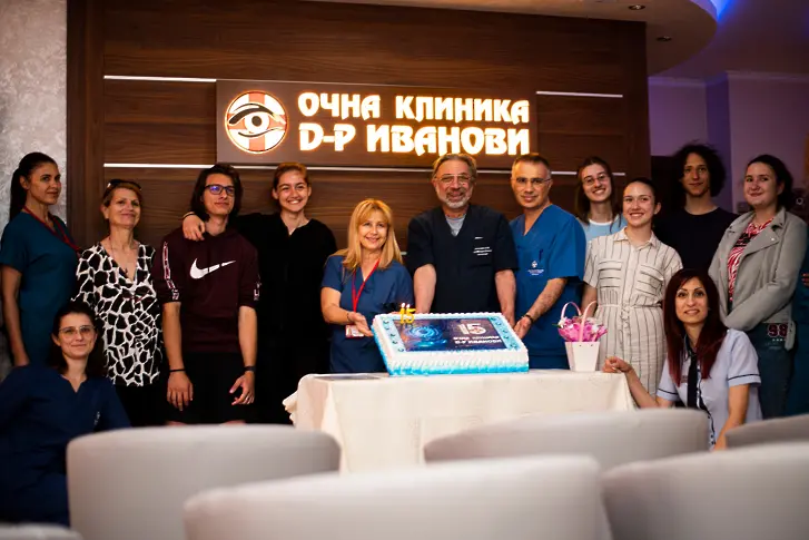 Ученици от ППМГ „Акад. Никола Обрешков“ станаха „лекари“ в Очна клиника-Д-р Иванови