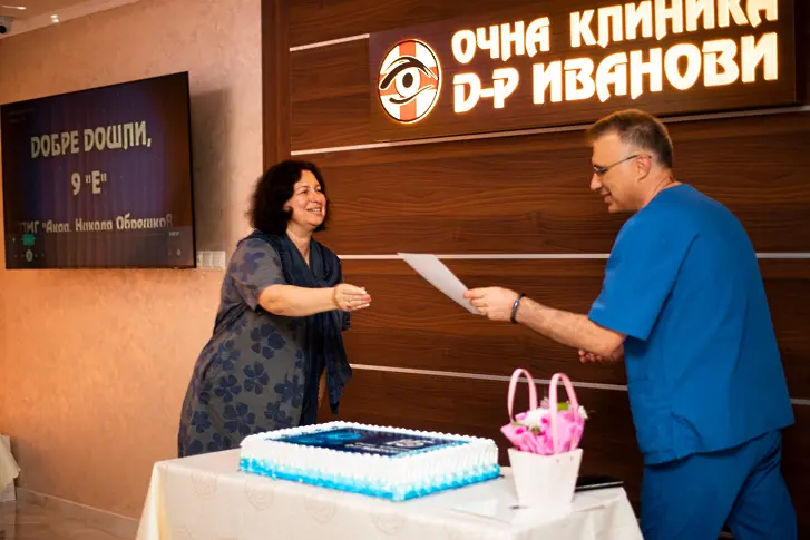 Ученици от ППМГ „Акад. Никола Обрешков“ станаха „лекари“ в Очна клиника-Д-р Иванови