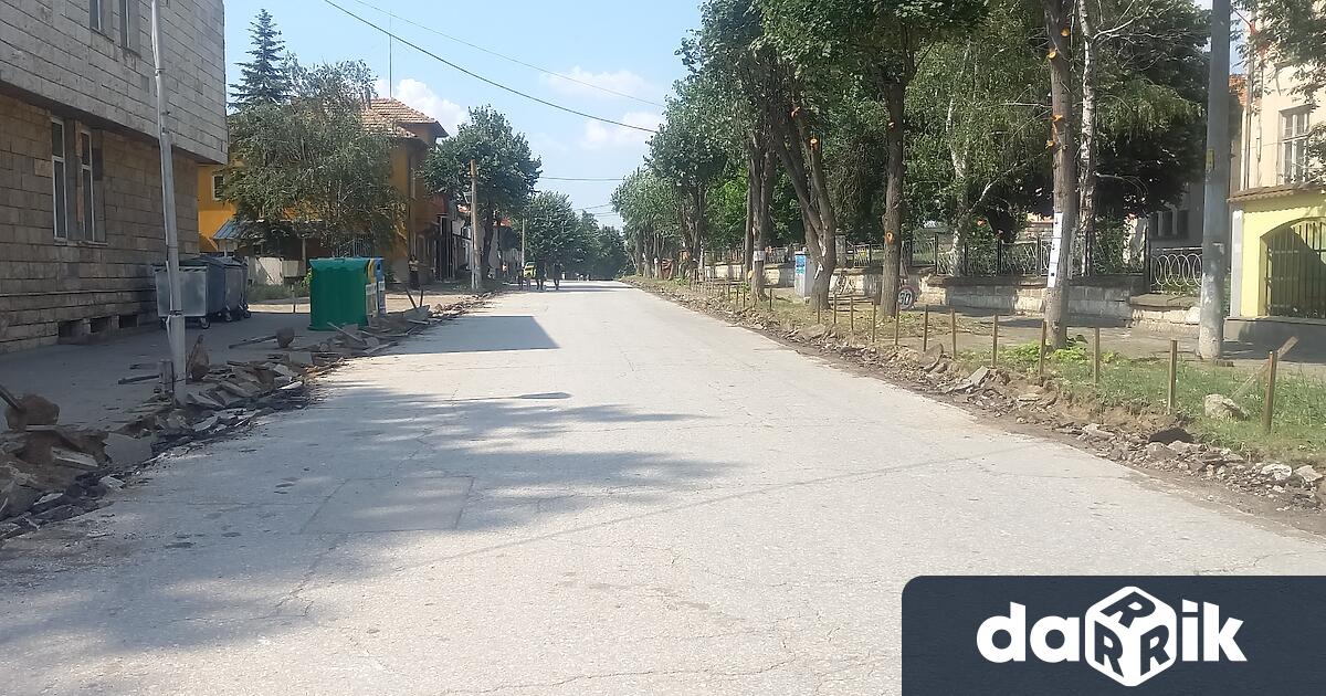 Община Гулянци извършва цялостен ремонт на улица Васил Левски в