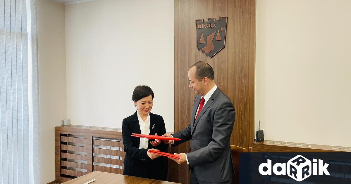 Споразумението подписа кметът Калин Каменов и ръководителят на китайската делегация