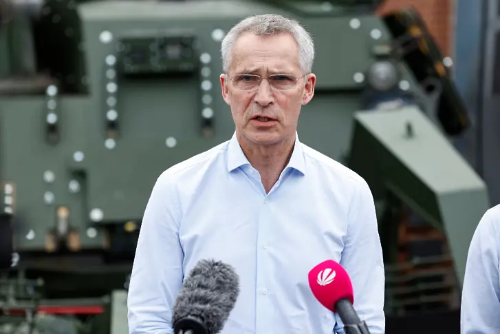 Столтенберг: НАТО ще помогне на Украйна да модернизира армията си