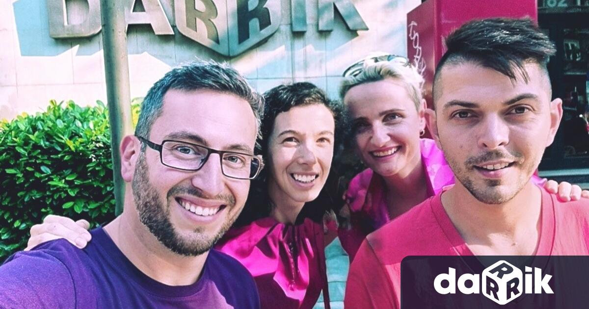 Като че ли сме разделени на две От една страна