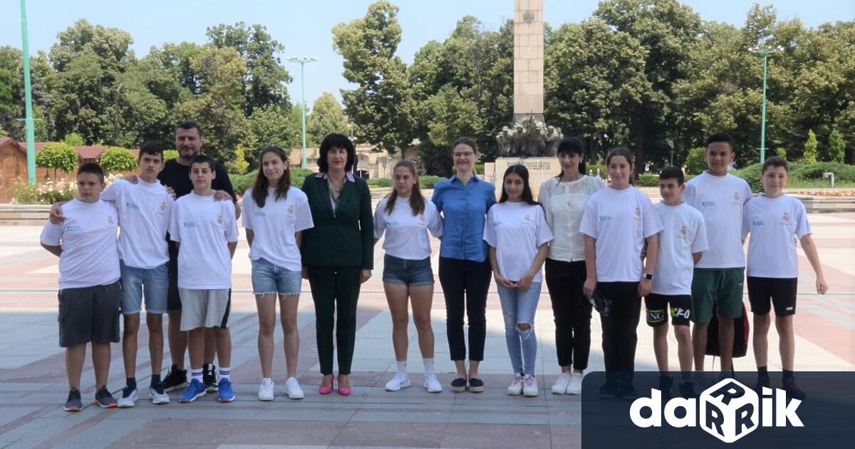 10 възпитаници на спортното социално училище към Фондация Реал Мадрид