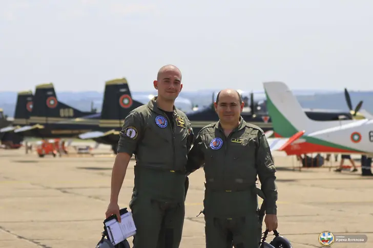 Лейтенант е най-младият летец-инструктор в 12-та авиационна база