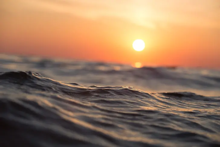 Учени измериха рекордна температура на повърхността на Атлантическия океан