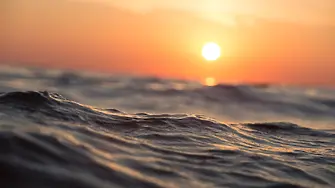Учени измериха рекордна температура на повърхността на Атлантическия океан
